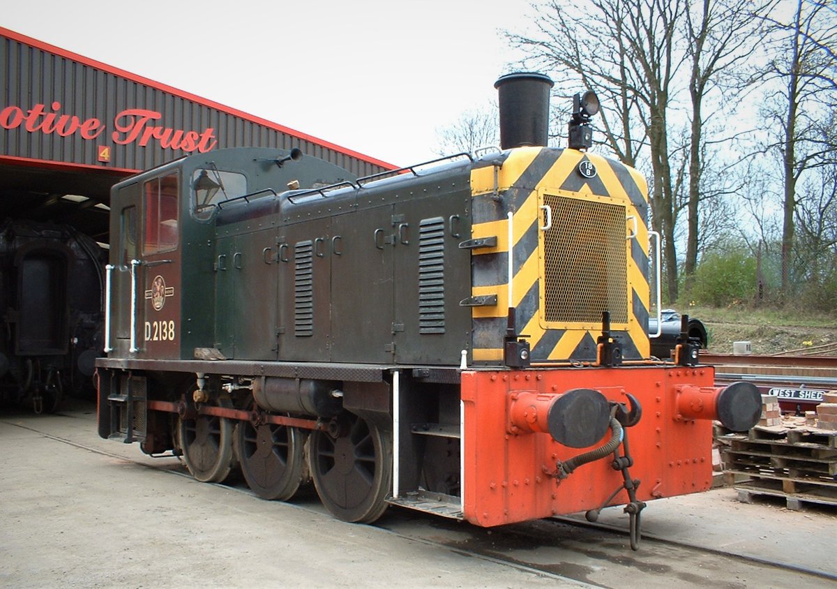 bowerbooks's tweet image. #ShunterSunday, D2138 outside the Princess Royal Class Locomotive Trust, West Shed at Swanwick Junction MRC,  18 April 2003. #Class03