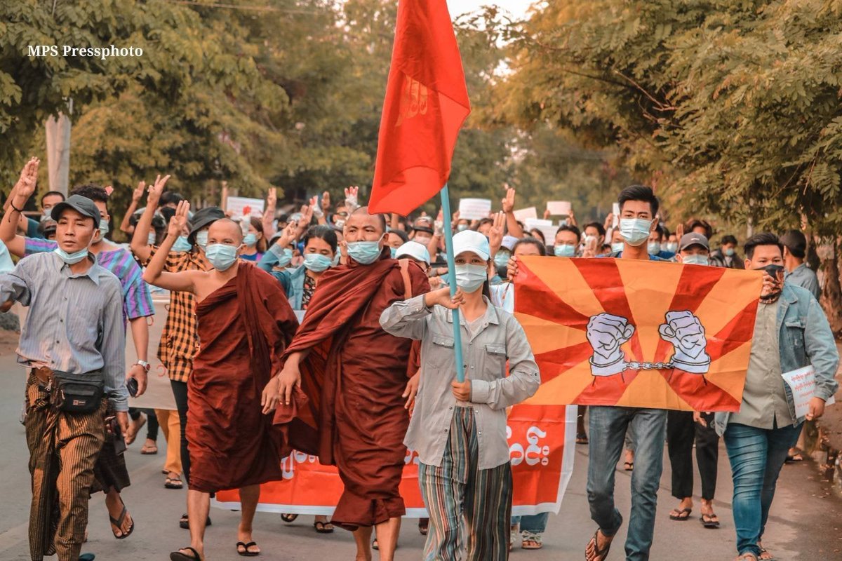 Mandalay residents marched in protest of the military dictatorship on Sunday morning. (Photo: CJ)
#WhatsHappeningInMyanmar