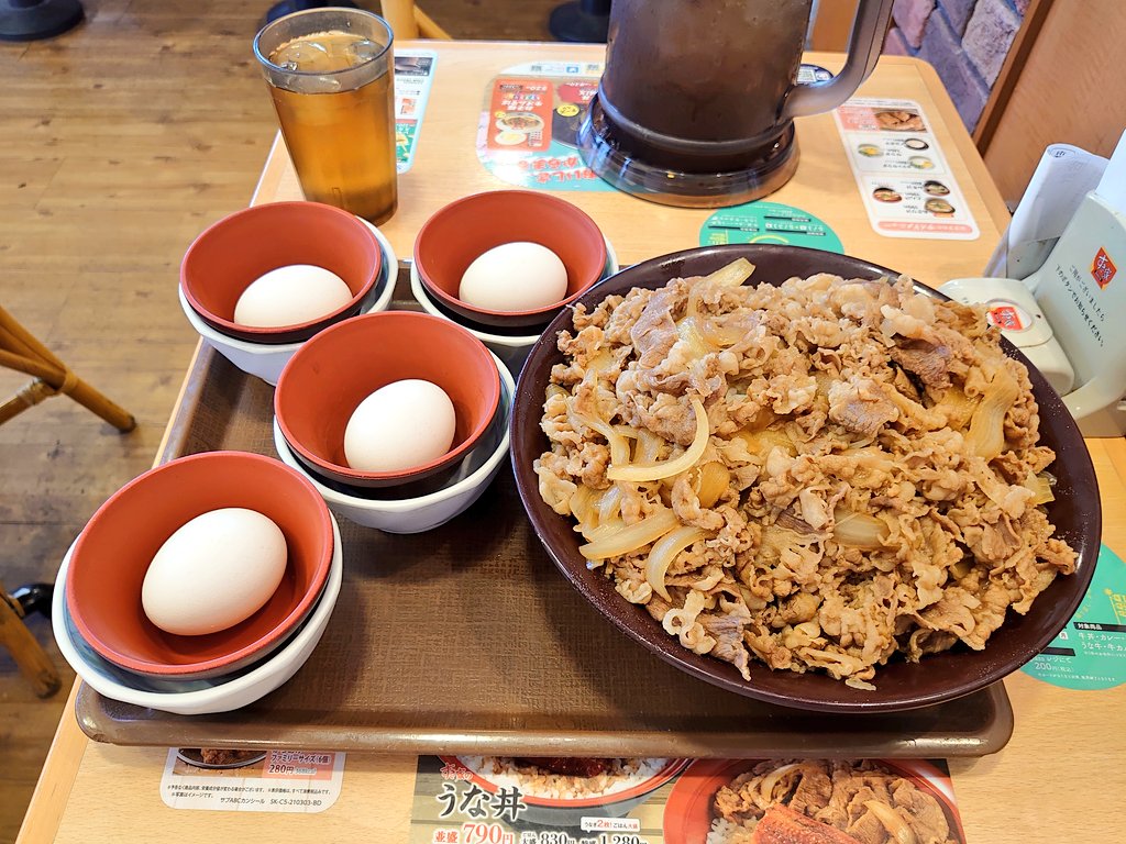 くに キング牛丼早食いチャレンジ キング牛丼の量は約1 2kg さのっちルール適用で生卵 4個使用 今回タイム 2分58秒 前回の同条件タイム 2分55秒 前回タイムを3秒も下回ったクソザコナメクジです 旅に出ます 探さないでください キング牛