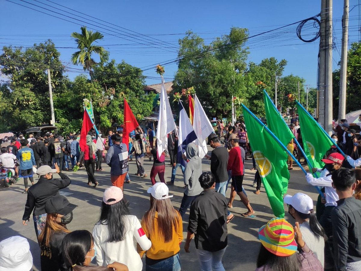 Myanmar_Now_Eng's tweet photo. Locals in Dawei held an anti-coup rally on Sunday morning. (Photo: CJ) #WhatsHappeningInMyanmar https://t.co/6vx0TwLJBf