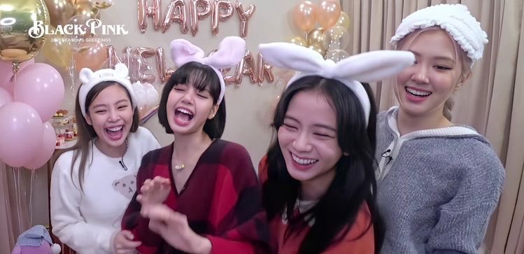 jnkvsl's tweet photo. blackpink is the real definition of home. https://t.co/vfJxWWaP3C