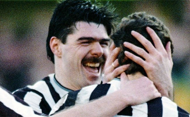 NewcastleFansTV's tweet photo. Happy Birthday to former #NUFC striker Mighty @mickquinn1089 ⬛️⬜️⬛️⬜️ 🍺 🍻 🐎 🏇 #WeighedInWeighedIn https://t.co/VPEqimyubU