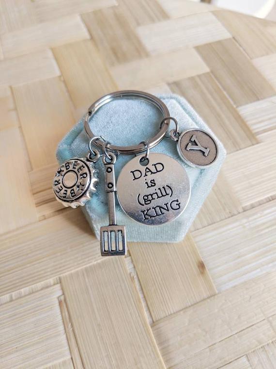 PapillionEra's tweet photo. Dad keychain, Fathers Day https://t.co/hVKxCuNK5N via @EtsySocial #torontostyle #shoplocal #Dadkeychain #keyringformen https://t.co/j73F9F7hk2