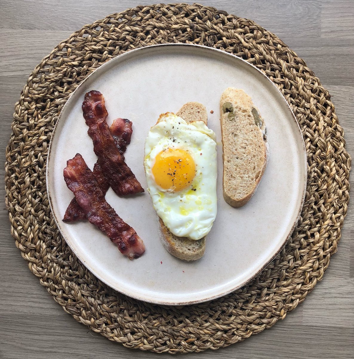 TroutsBistro's tweet photo. 🍳🥓#Eggs and #bacon🍳🥓 

Classic #breakfast porn but when teamed with our homemade whole meal olive #anlbread it gets taken to a whole new level. https://t.co/xwInYW6NGp