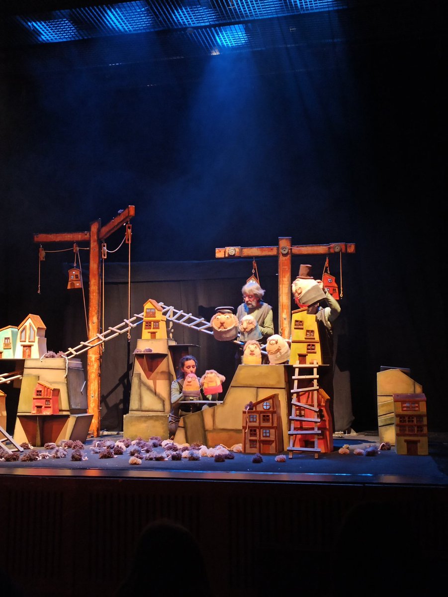 Hamelí, <a href="/xipxapteatre/">xipxapteatre</a> 
#RepteCulsInquiets

Saps aquella sensació de no voler que alguna cosa s'acabi? Doncs això em va passar amb Xip Xap, crec que em va agradar tot: l'escenografia, la música, i sobretot els actors i actrius que posen l'ànima als objectes. Ganes de repetir!