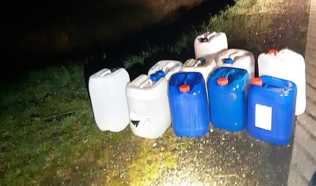 Politie onderzoekt vijf drugsafvaldumpingen, onder andere in Winsum - ..