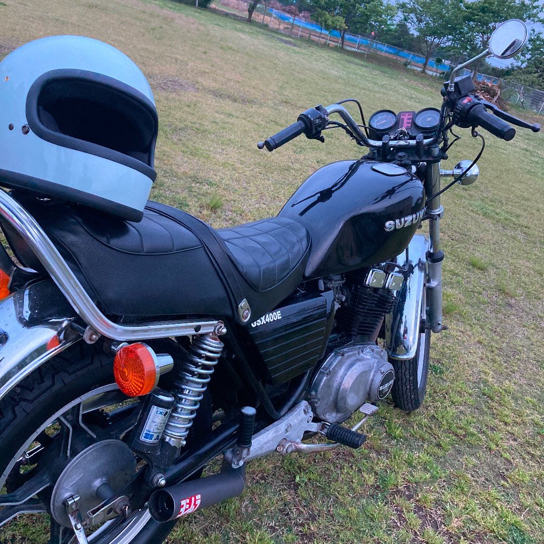 pkcz22's tweet photo. アメザリ売ります！
千葉県から、
一括38万　早期取引値下げあり。
バイク屋で整備してもらってる車両なので調子いいです。
不具合タンクへこみ、メーター針折れのみです。
4月オイル交換、プラグ交換してあります！

#単車売ります
#バイク売ります
#単車うります
#バイクうります
#GSX250L売ります https://t.co/HfEhExs93v