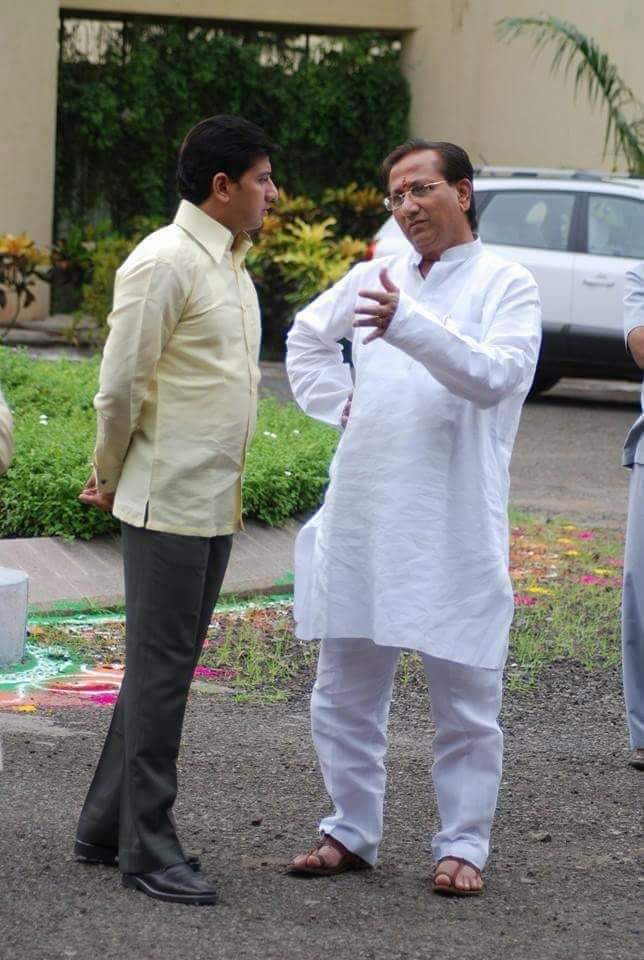 sunny_2992's tweet photo. ज्या मतदार संघात लबाडिन मानहानीसाठी
दादांना पाडल त्याच
मतदार संघात आज नजरेला नजर भिडवून माणूस निवडून आणलाय...
दम लागतो दम...
#brand_mohitepatil
#mh45
@Ranjitsinh05 @Dev_Fadnavis @autadesamadhan1 @RamVSatpute https://t.co/ZFszURYm3G