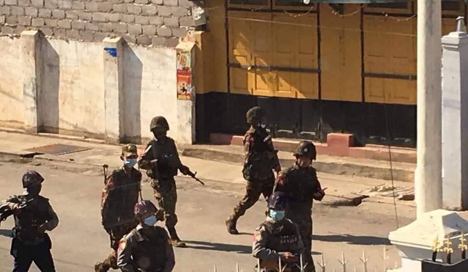 Massive Junta troops were seen deploying around town in Taunggyi and terrorizing in the neighborhood of Teza st, behind SaoSanHtun market. GLOBAL SPRING REVOLUTION #May2Coup #SpringRevolution #WhatsHappeningInMyanmar