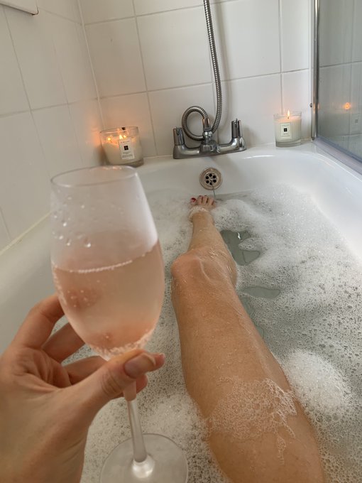 How&rsquo;s your Sunday going? I&rsquo;m enjoying a relaxing bath right now #champagne #jomalone #bubbles #relax<a href="/tag/relax"class="tags"><span>#relax</span></a><a href="/tag/jomalone"class="tags"><span>#jomalone</span></a><a href="/tag/champagne"class="tags"><span>#champagne</span></a><a href="/tag/bubbles"class="tags"><span>#bubbles</span></a>