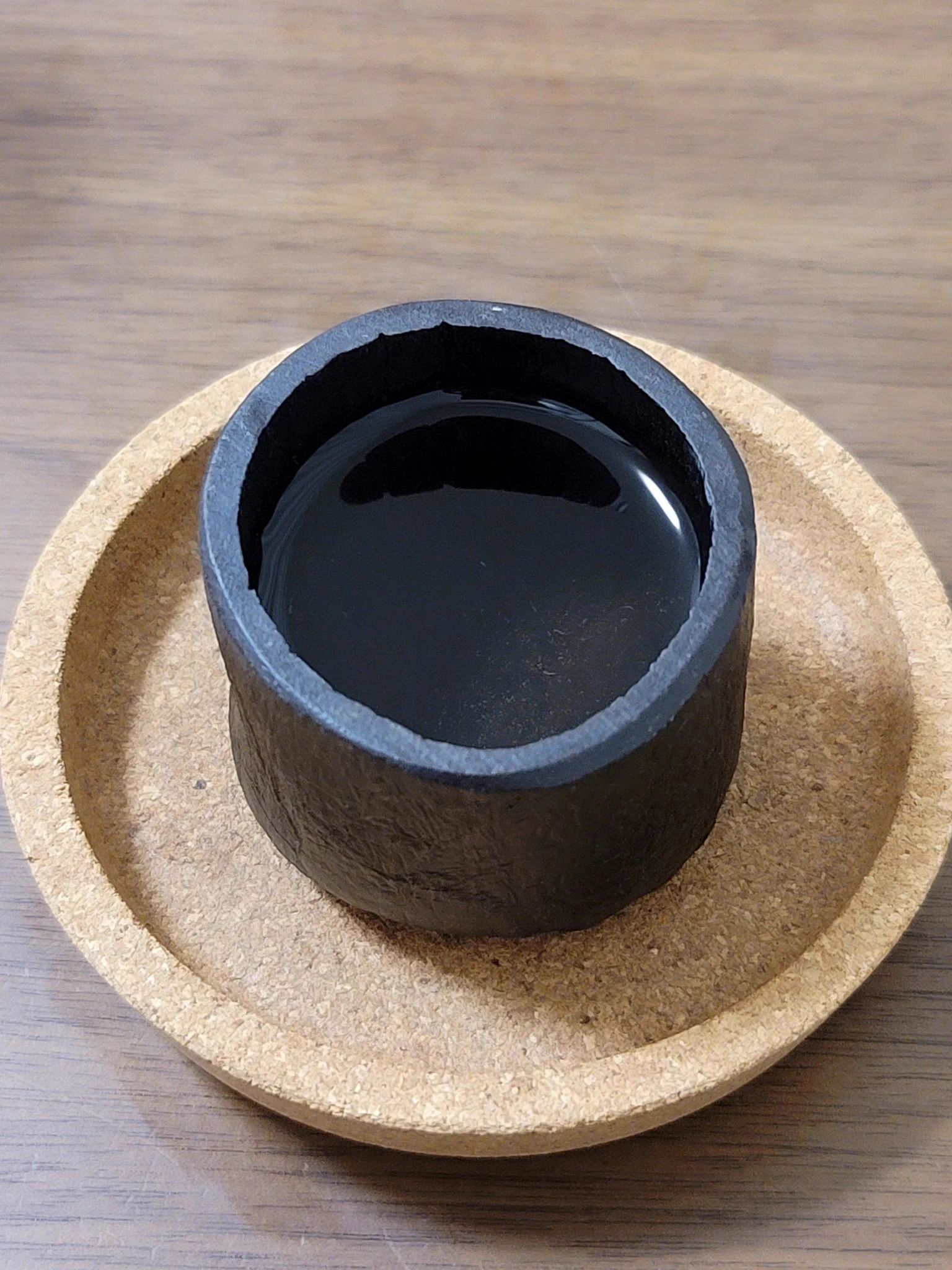 昆布で出来たぐい呑みが素敵！表面を舐めると旨味を感じ、洗って乾かせば何回でも使えると注目されている模様！！