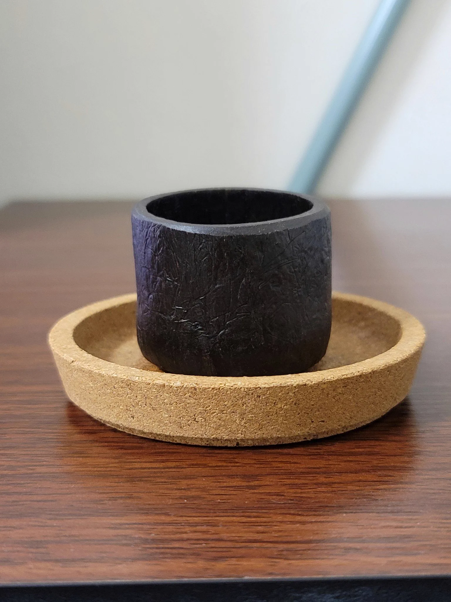 昆布で出来たぐい呑みが素敵！表面を舐めると旨味を感じ、洗って乾かせば何回でも使えると注目されている模様！！