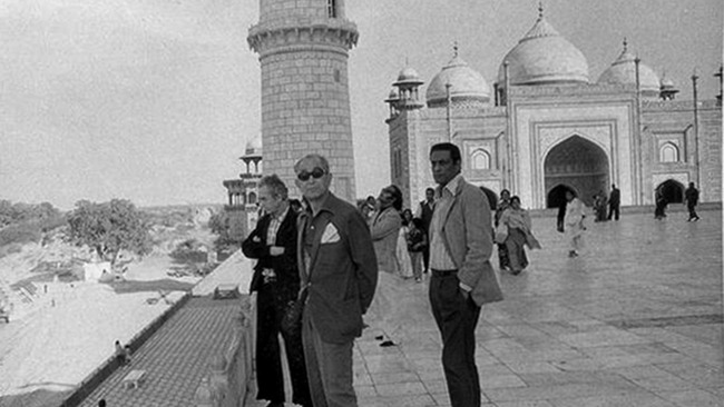 Criterion's tweet photo. Michelangelo Antonioni, Akira Kurosawa, and Satyajit Ray at the Taj Mahal in 1977.  ❤️ https://t.co/G7wKw0egd3