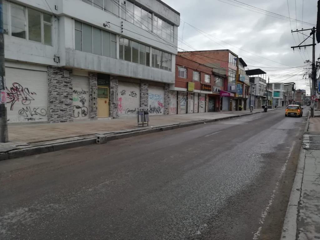 AlcaldiadeBosa's tweet photo. #FelizDomingo 🌤Han sido días duros, atravesamos por el punto más crítico de la pandemia, agradecemos a nuestra comunidad bosuna su apoyo y compromiso con el cumplimiento de las medidas.
Así inicia el último día de #CuarentenaGeneral en Bosa.
#SerPacienteOUnPaciente https://t.co/dAxiuPWBHe