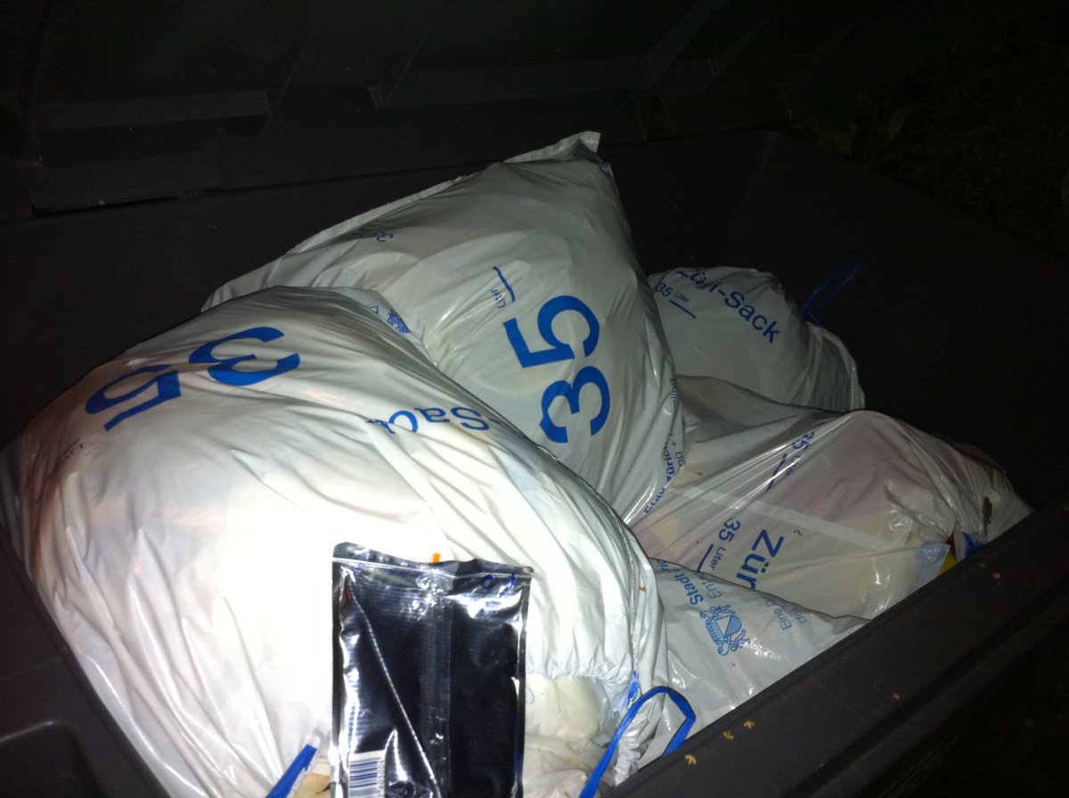 Rubbish14549828's tweet photo. I'm sooo enjoying my weekend trip in Zurich! So many beautiful garbage bags very full here, how I like it. I should have spent the nights in those dumpsters instead of the hotel room. This is where trash truly belongs 🗑️🗑️🗑️
#garbagefetish #trashslave #dumpsterdiving https://t.co/Z4BtctRYmf