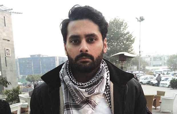 PTI_Lion26's tweet photo. People like Wakar Zaka, Jibran Nasir and Asim Azhar are using students just for the sake of their cheap publicity!!

Shame on You!
#StandWithShafqatMehmood https://t.co/GVWHiYCXew