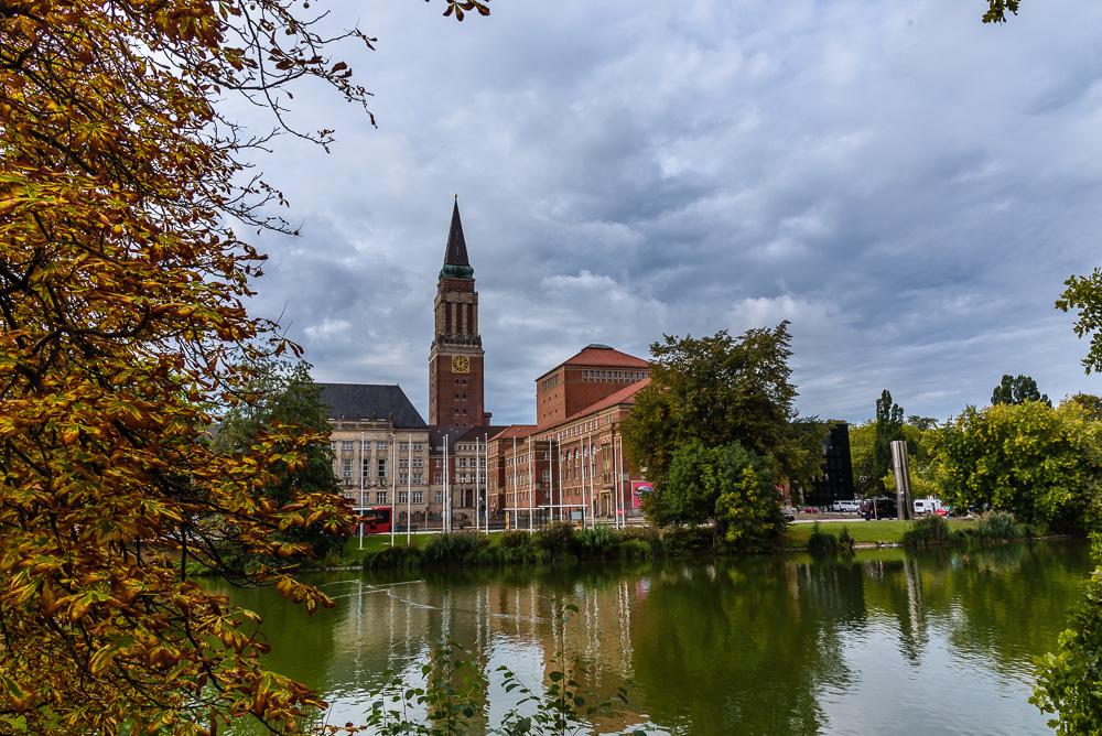 Unser Spaziergang durch Kiel hat uns an drei persönlichen Highlights vorbeigeführt. Der Kiellinie mit den Blicken auf die Fährschiffe nach Skandinavien, dem Rathausplatz und dem Düsternbrooker Wald.

#buntekarte #kiel #ausflugstipp #SchleswigHolstein 

buntekarte.de/spaziergang-du…