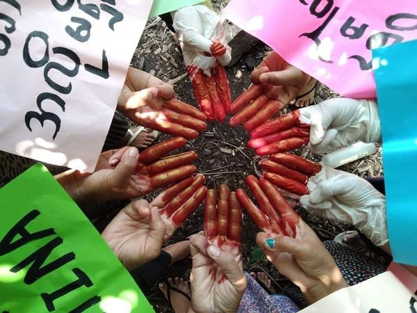 sfys_nn's tweet photo. "Never Be Able To Rule"
"May The Military Dictatorship Be Failed"
"We Want Democracy"
"Say No To Military Coup"
"May Min Aung Hlaing Die"

"Bloody anti-junta strike" held by youths in #Pathein on May 2.
#WhatsHappeningInMyanmar
#May2Coup
#SpringRevolution https://t.co/rQ1VtJwlMC