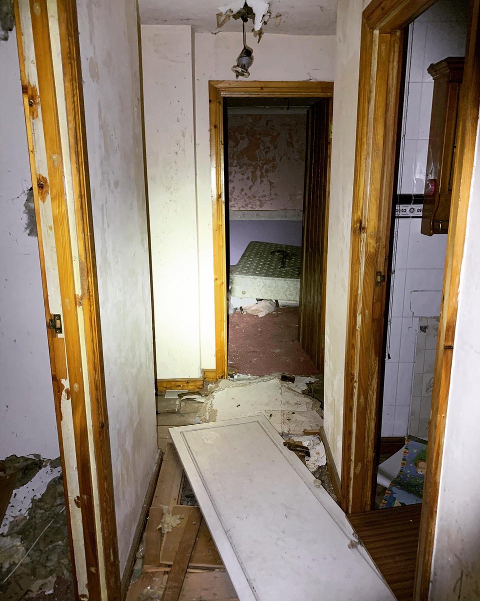 FANTASMAHOUSETX's tweet image. TONIGHTS DEMON HOUSE video is crazy, our most intense spirit box session ever.. Something scratched Martin. youtu.be/sOJU7155nmE