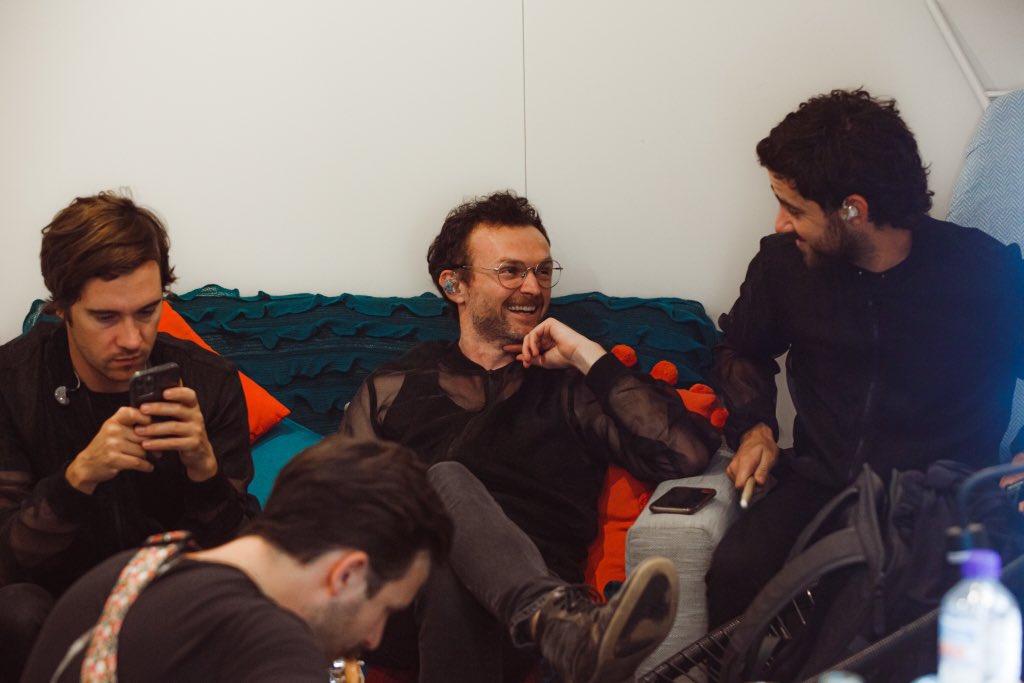 sammytelford's tweet photo. Loves this snap. Just a glimpse of what it's like to hang out with the Vera crew. I miss the hangs. Can't wait to play another show again. 📷:  Curdin https://t.co/thdnHGQjDq