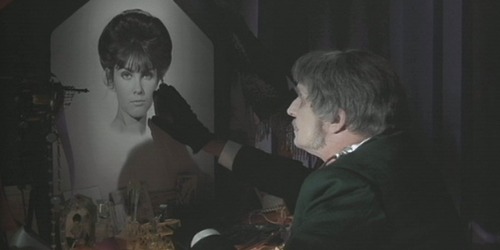 DoyleofDarkness's tweet image. &quot;I would just go and lie in a coffin. It was a very hard day&apos;s work! It&apos;s kind of strange to have that on my resume - that my first genre role was as a corpse.&quot; Caroline Munro on her small bit pivotal role as Victoria Regina Phibes in both #DrPhibes movies. #Horror #VincentPrice