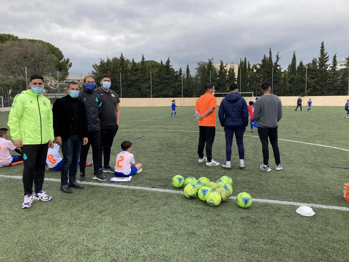 ASBombardiere's tweet photo. 😃 Nous avons été ravi de vous accueillir au sein de notre club M. le député @JuRavier.
🙏 Merci pour vos encouragements, votre disponibilité et proximité !
#TeamASBM #leclubdedemain #lefootballreviendraplusfort
Crédits photos : FB Julien Ravier https://t.co/LN1gQIRVv5