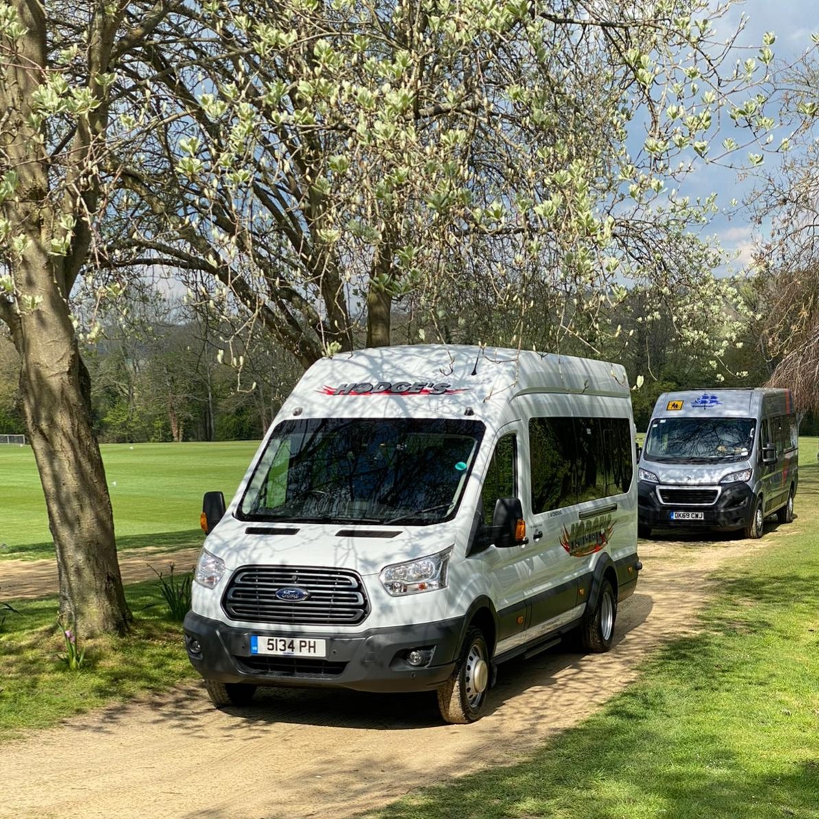 HodgesCoaches's tweet photo. For smaller groups why not hire one of our luxury fully air-conditioned, Euro 6 ♻️ minibuses. Quality brings peace of mind. Call us on 01252873131 #CoachHire #HodgesCoaches #QualityCoachHire #FamilyBusiness #CoachHireNearMe #MiniBusHire #WeddingTransport #StudentTransport #Events https://t.co/hWkKhiISJU