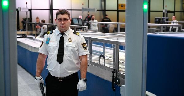 Досмотр в шереметьево. Досмотр в шереметьево. Зона досмотра в аэропорту шереметьево. Шереметьево зона досмотра. Досмотр в шереметьево.