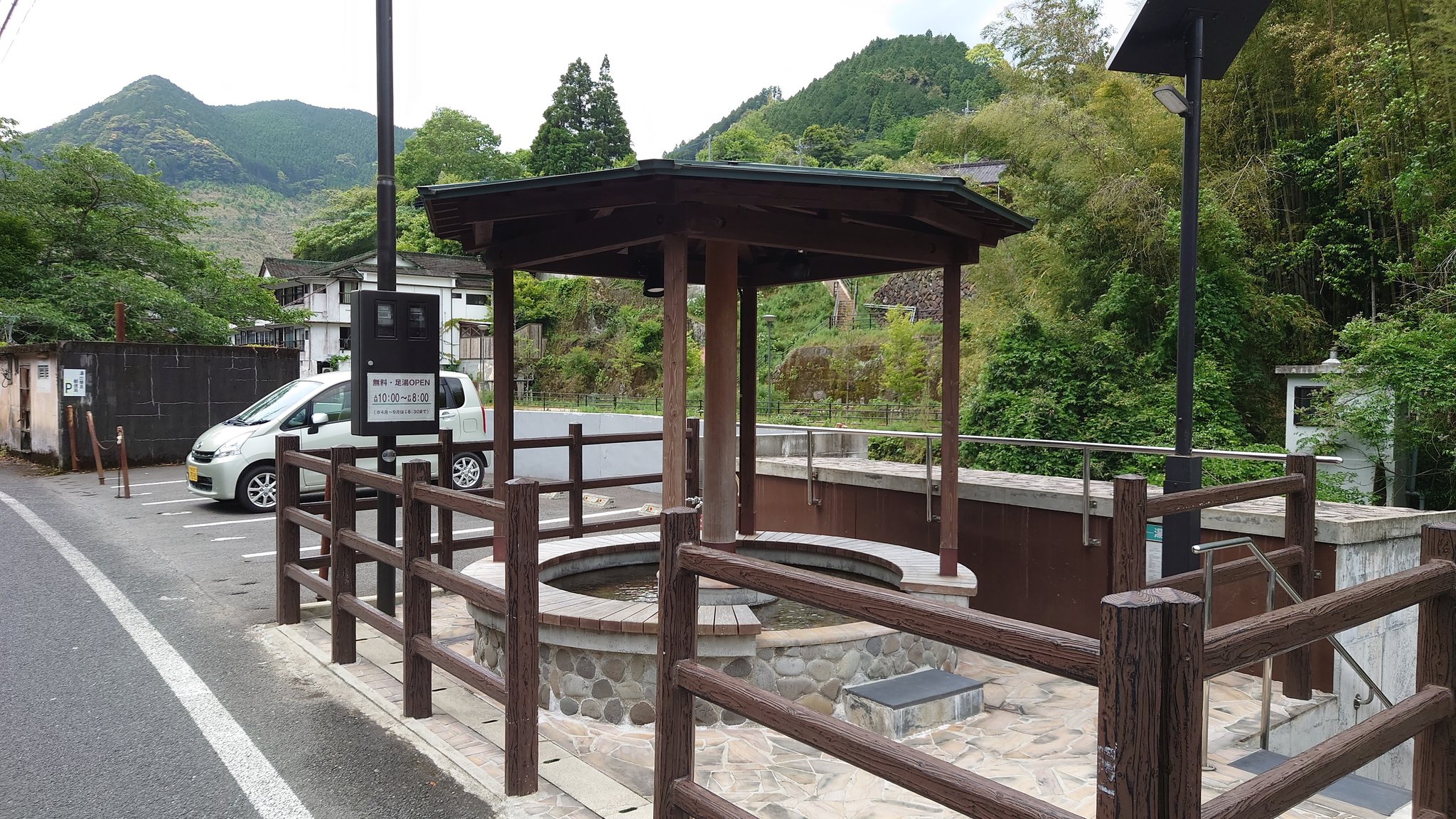 し えむ おそらく ここが地元の方々で賑わうんじゃないだろうかというくらい 今回訪れた中で多かったです ジャグジーやらサウナやら歩行浴やらで 一般ウケはいいでしょうね 職員さんがこまめに浴場の人数を確認していたのも印象的でした 旅行