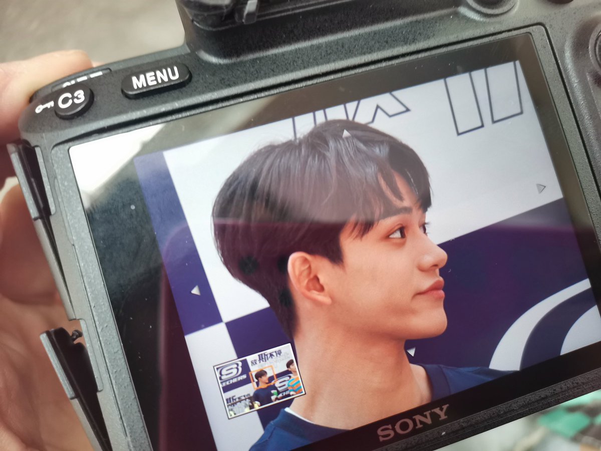 quilquilpaspas's tweet photo. 그.. 루카스 홈마들이 가진 자신감 자부심 당당함 호기로움 무보정의 신속함이 너무 웃기고 좋음 https://t.co/t5jSpkojAK