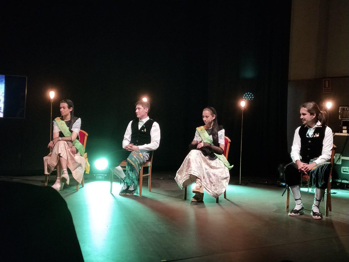 L'Estel Turon s'ha acomiadat aquest dissabte com a Dama de la Selva 2019, junt amb la Júlia Barceló i l’Arnau Vilaplana, pubilla i hereu comarcals 2019, i l’Arnau Sabater, fadrí 2019.