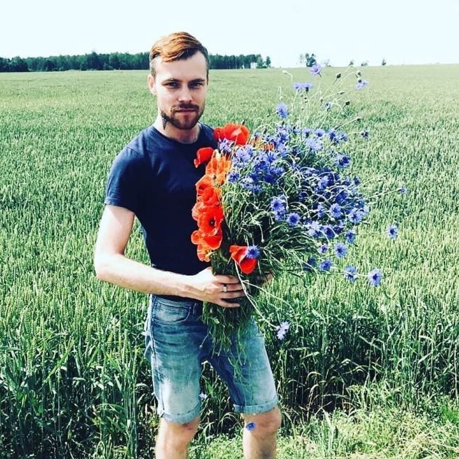 FTriangulo's tweet photo. Normunds Kindzulis, activista LGTB en Letonia, ha sido asesinado, le han quemado en su propia casa. La homofobia sigue campando a sus anchas por el mundo. Nuestras condolencias a su familia y nuestro compromiso de que su memoria seguirá viva en nuestro activismo. Descansa en Paz. https://t.co/znoJ37fxpO