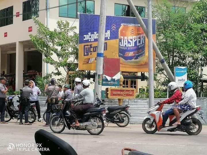 NYAUNG LAY BIN, Bago Region:

A lone protester protesting on #GlobalSpringRevolutionDay was abducted by Terrorists (#Myanmar security forces). 

#May2Coup #WhatsHappeningInMyanmar #MilkTeaAlliance