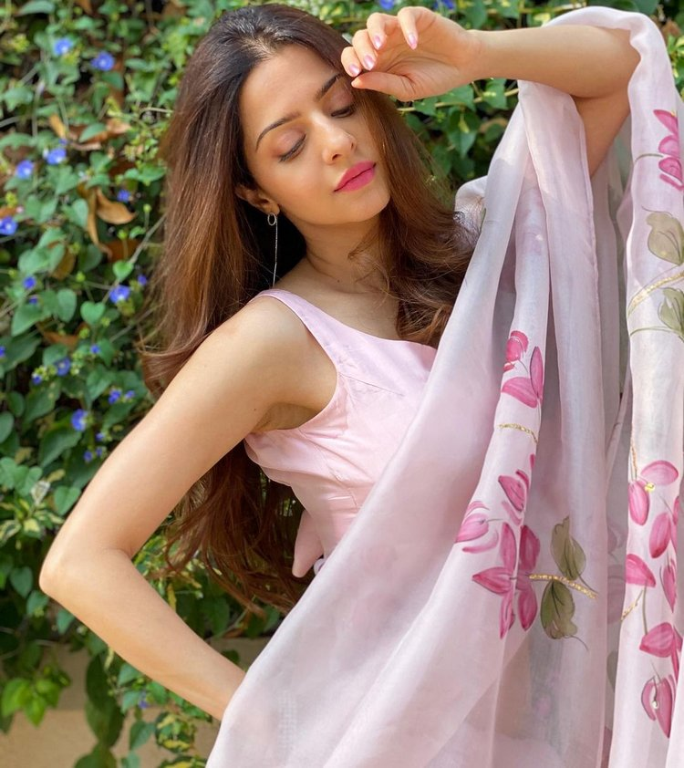 E0YdS7gVgAAi8o8?format=png&name=900x900