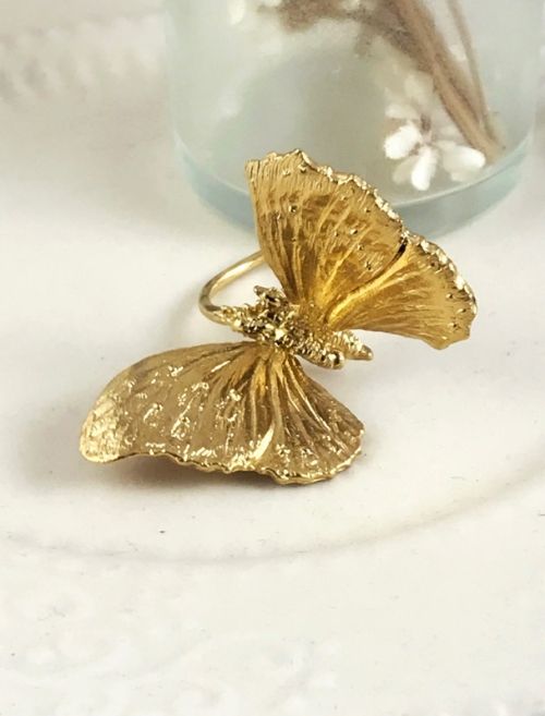 ことり隊長 ジャン コクトーの小説 恐るべき子供たち をテーマにした Lhiannan Sheeの Papillon リング K18ygコーティング どちらが欠けてもバランスを保てない二人でひとつの姉弟 エリザベートとポール そんな彼らを片翅の蝶と蛾が寄り添い