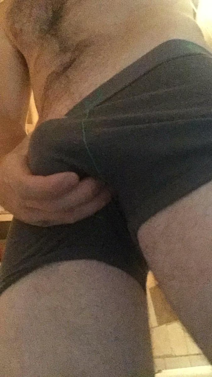 Pański kutas tak reaguje na daniny płacone przez posłusznych cweli, biedne kurwy niech spierdalają! 🖕
.
.
#cashmaster #cashslave #slave #cock #horny #ballbusting #buyingcontent #CASHPOINTMEETS #bulge #master #domination #alphamaleforslave #findom #hairycock