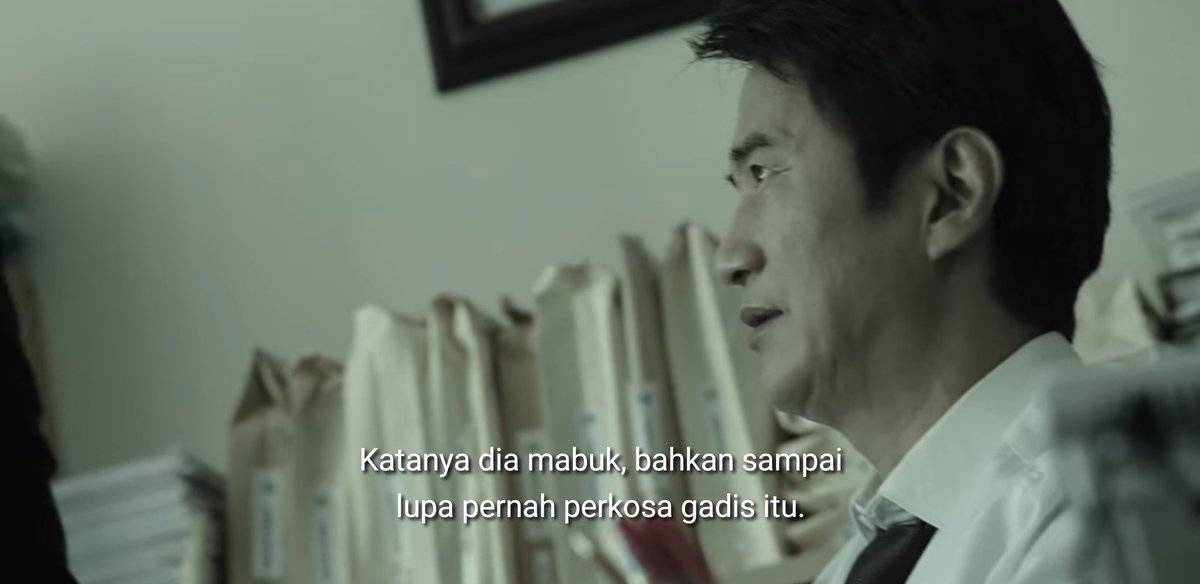 Kasus tabrak lari Prof. Seo: #LawSchoolSebenernya Lee Manho ini ngeliat plat nomor mobil Prof. Seo, tp Prof. Seo minta dia buat tutup mulut, dan sebagai balasannya, ingat kan ya Prof. Seo ini jaksa kasus pemerk*saan nya Lee Manho, jadi Lee Manho dapet hukuman lebih ringan