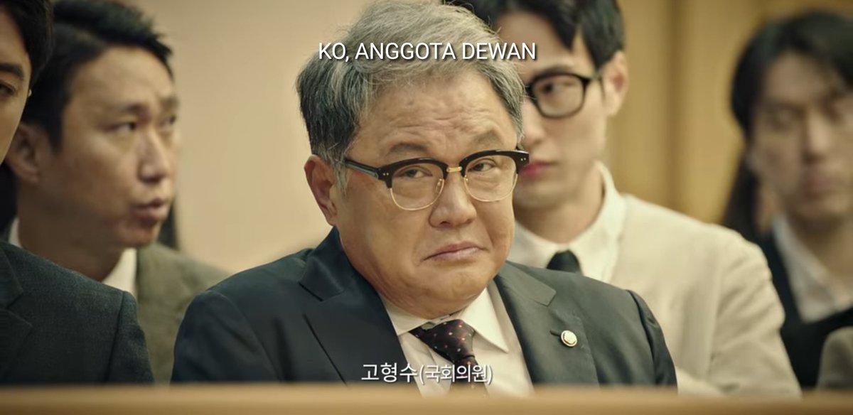 Ko Hyeongsu (calon presiden) ini bapaknya pacarnya Yeseul. Pacarnya Yeseul ini yang gagal masuk Law School, namanya Ko Young Chang #LawSchool