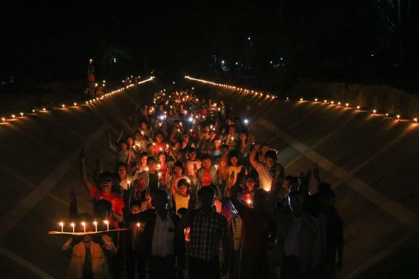 spring21MM's tweet photo. Residents of #ThayetLayPin Village, #Pauk Township, #Magway Region, hold a prayerful mourning ceremony for fallen heroes and staged a night strike against the military coup.
GLOBAL SPRING REVOLUTION
#May2Coup
#WhatsHappeningInMyanmar
#SpringRevolution https://t.co/patdllqpT0