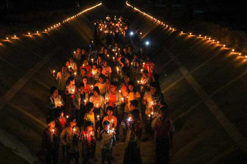 spring21MM's tweet photo. Residents of #ThayetLayPin Village, #Pauk Township, #Magway Region, hold a prayerful mourning ceremony for fallen heroes and staged a night strike against the military coup.
GLOBAL SPRING REVOLUTION
#May2Coup
#WhatsHappeningInMyanmar
#SpringRevolution https://t.co/patdllqpT0