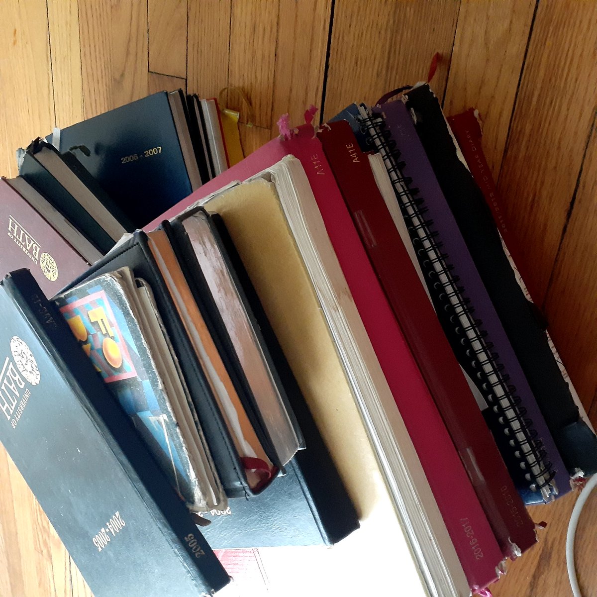 MANIathletics's tweet photo. revision day, almost all the workouts I've written since November 2003, In these books are the workouts that lead to #WorldRecords #100m #200m #400m #800m #1500m #WorldChampionshipMedals #ParaAthletics #MastersAthletics #BobSkeleton #Paralympics #WinterOlympics #CoachesLife https://t.co/nf6Xf122iL