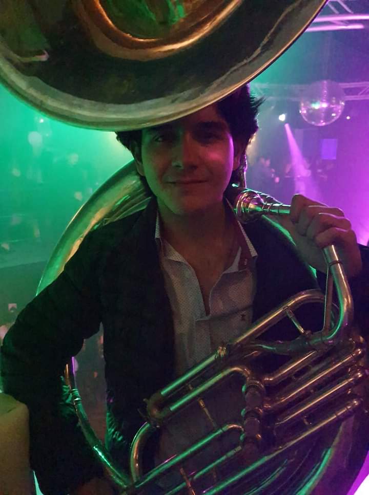 Danipilas's tweet photo. Mi sueño es ser músico de sesión, tocar todos los instrumentos y poder hacer producciones chingonas y dignas, y no desfijaré este tweet hasta que lo logre. https://t.co/pjUeez1tGp