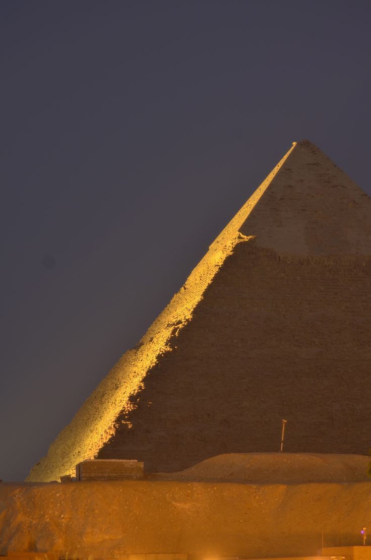 Arabbeau's tweet photo. The pyramids - Egypt https://t.co/7xeyrRoUfE