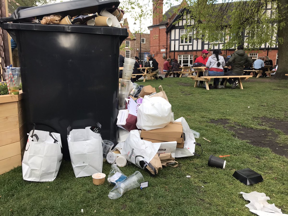 themouseprint's tweet photo. #york #streetart #pub #publicspace #art #rubbish https://t.co/ykeutzpuTP