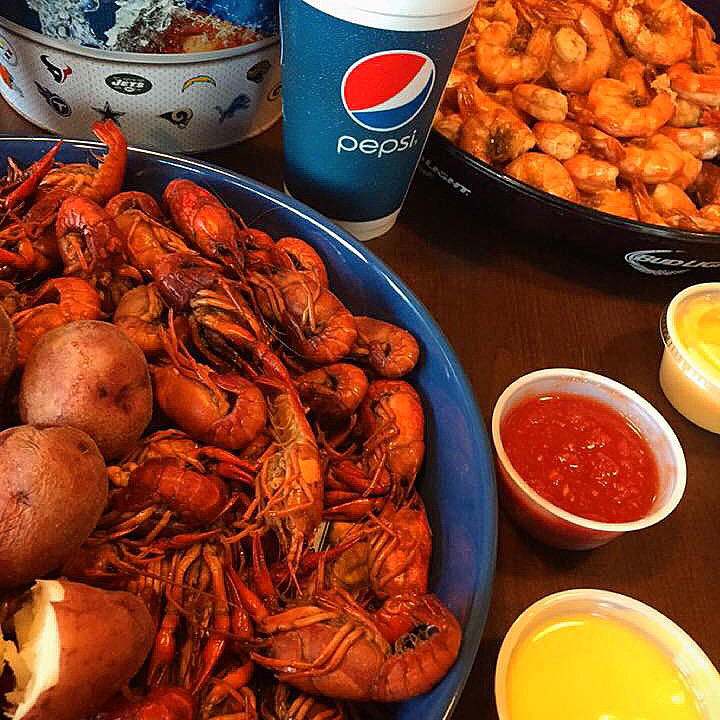 Don’t let the rain stop you from enjoying Sunday Funday!! Stop by Mudbugs and enjoy your favorite crawfish, shrimp and a cold beer or 2!! We open at 3pm!! See y’all soon! #crawfish #shrimp #crablegs #bbq #bbqribs #pulledpork #beer #craftbeer #greatfood #goodtimes #livemusic
