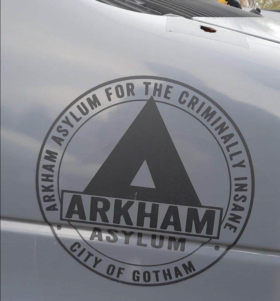 KevinAnticonaa's tweet photo. Primeras imágenes desde el set de rodaje de la 3° temporada de #Titans  vistazo de Gotham  Arkham Asylum en Guelph una antigua prisión

(Via: @TOFilming_EM )

#Titans3 #HBOMax #DC #dccomics #Batman https://t.co/Os1DxYZhFj