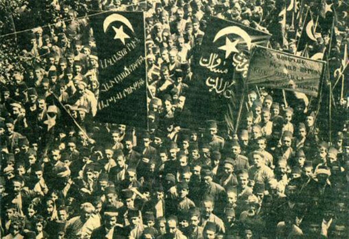 İşçi Bayramının Osmanlıda ilk defa kutlanması Tarih : 1 Mayıs 1911 Fotoğrafçı : N/A #1MayısMesajım #RecepTayyipErdogan #TarımOrmanlaGüçlüTürkiyeB0T