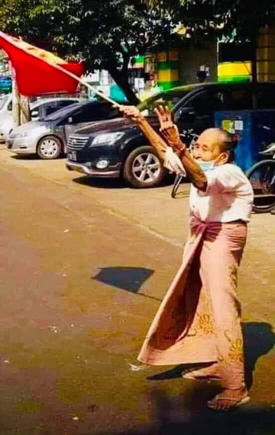 phyotheintaung's tweet photo. The courage of "women" https://t.co/ntATM8wUD9