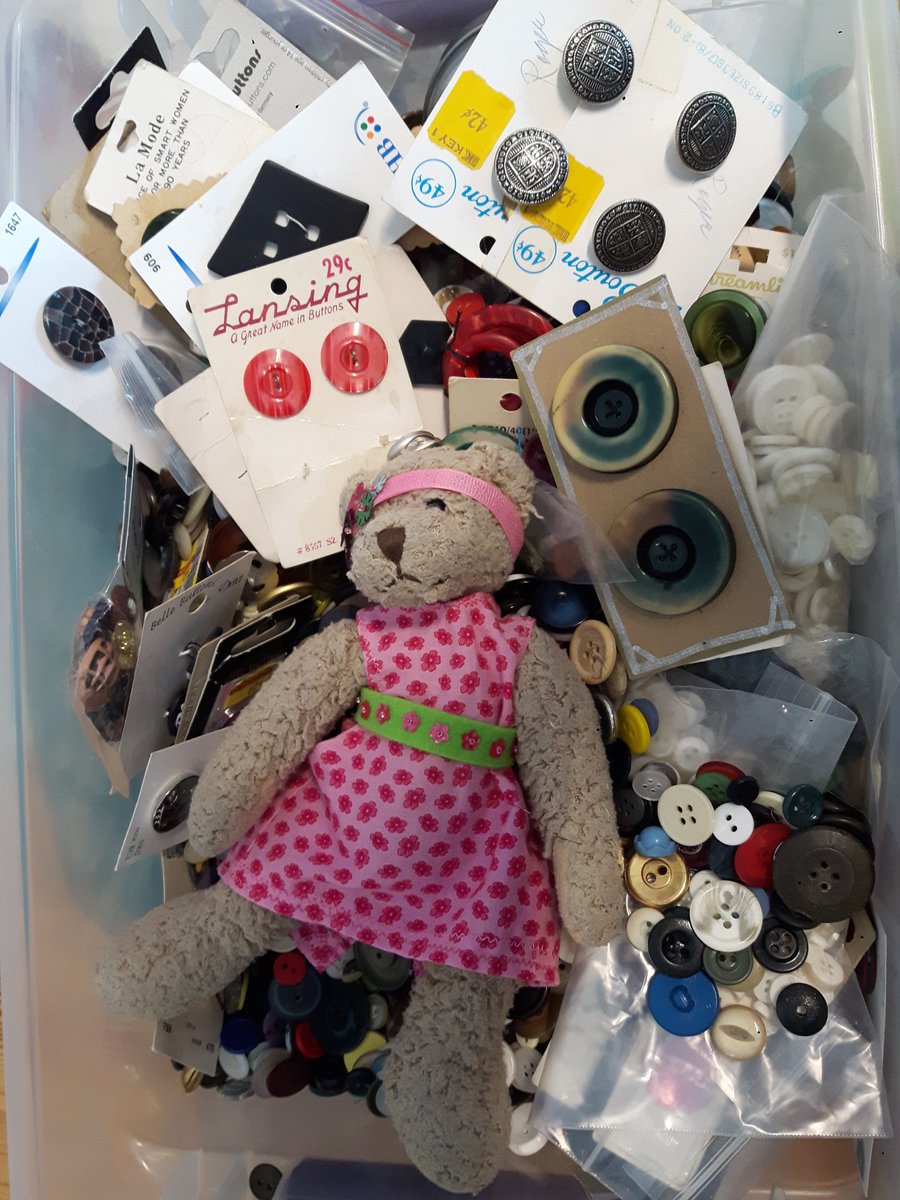 hannelebear's tweet photo. I spent the rainy lockdown Sunday making a new friend! #Vaark #Mousevaark
(The directions said "1-2 hours" but that must be for bears without a giant tub of buttons that need examining and exclaiming. π) https://t.co/neRZNJzBmM