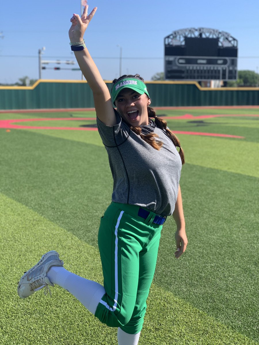 WE LOVE OUR SENIORS💚